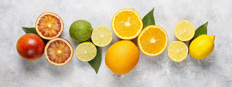 Frutas cítricas frescas como naranjas, limones y pomelos para fortalecer el sistema inmunológico